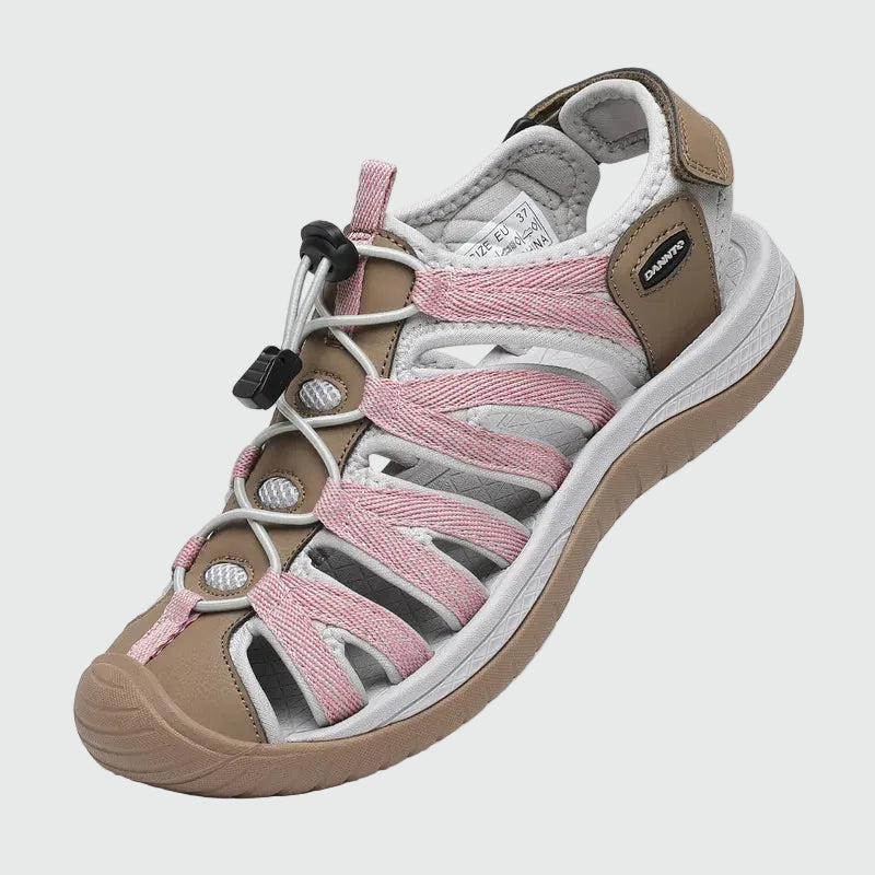 Dannto Damen-Wandersandalen mit geschlossener Zehenpartie S2 Khaki, dargestellt aus einer Dreiviertelansicht