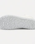 Dannto unisex‘s white winter snow Boots shown from the botton